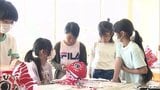 「それぞれの個性が出て楽しい」小学生たちが「金魚ねぶた」に挑戦! ねぶた師に教わりながら『骨組み』から『仕上げ』まで 青森県青森市 | 青森のニュース│ATV NEWS│青森テレビ