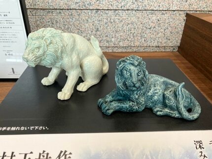 インディゴブルーのライオン」木村玉舟さんが「白備前」に「デニム染料