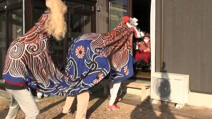 毎年頭をかじってもらう｣ 獅子舞が家々回って無病息災願う「悪魔祓い