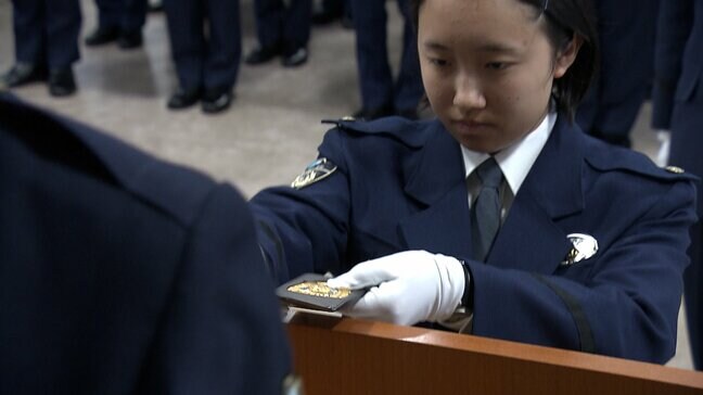 警察学校で初任科生に警察手帳の貸与式　手帳の重み感じ信頼される警察官に【岡山】|TBS NEWS DIG