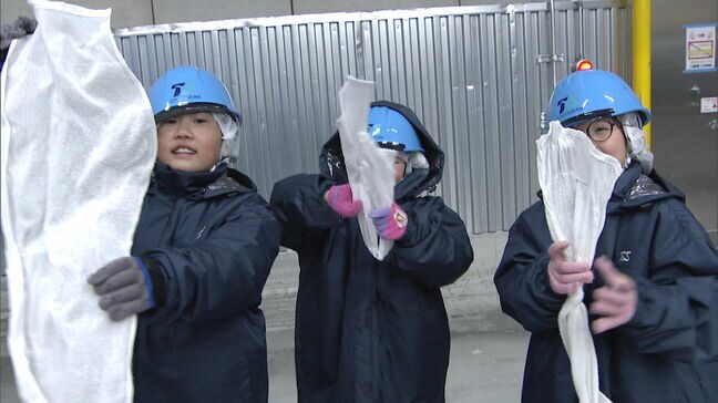 春休み中の子どもたちがマイナス23℃の世界を体験 物流センターの冷蔵倉庫 福岡|TBS NEWS DIG