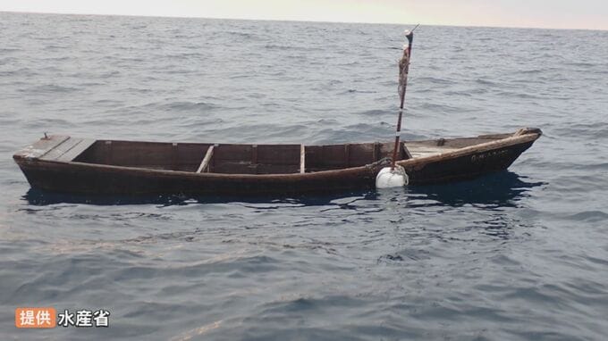 漂流木造船　船体外板にハングル文字…島根県浜田市沖　|　BSSニュース | BSS山陰放送