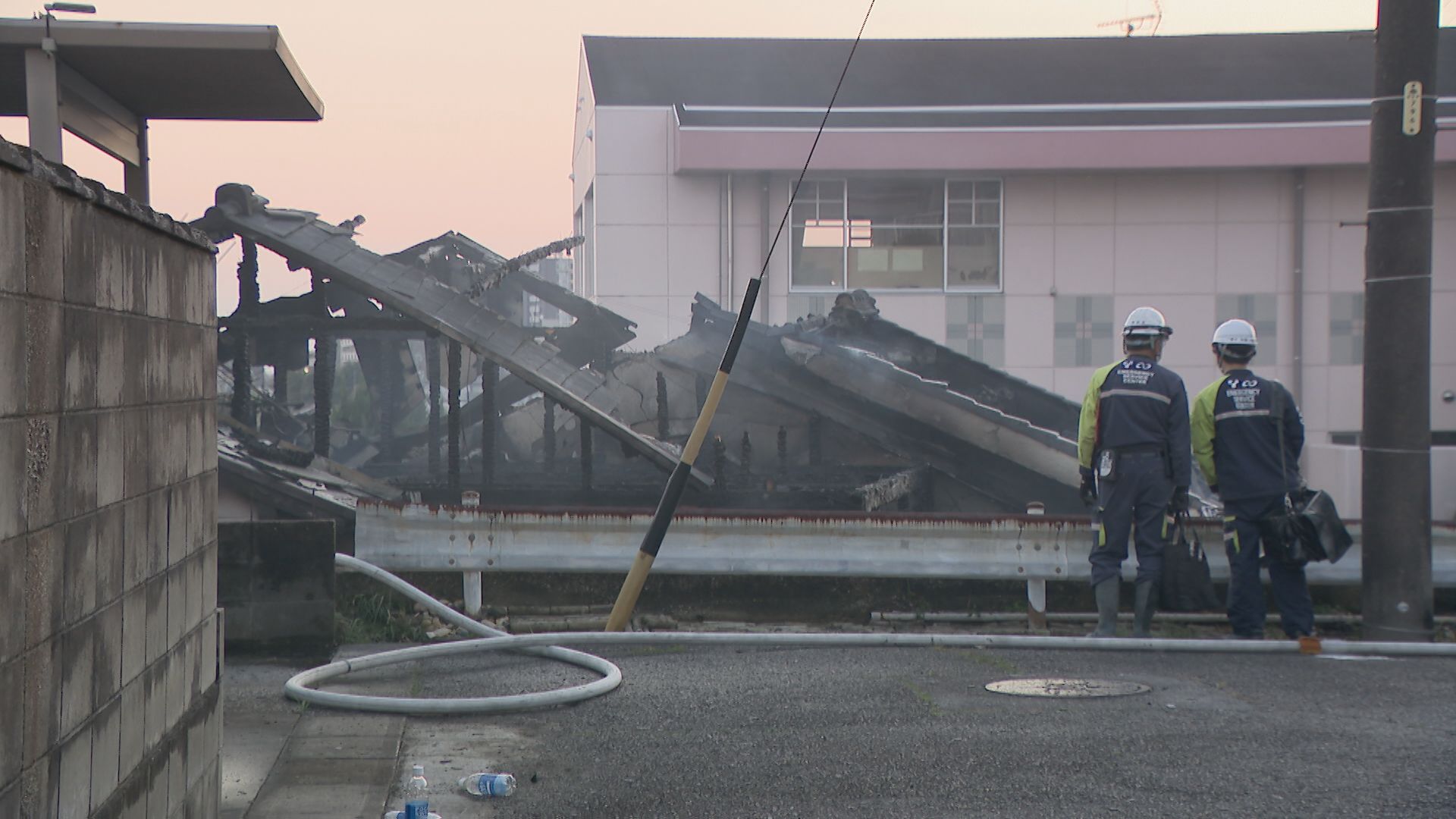住宅全焼し50代くらいの女性1人重体  80代くらいの男性もやけど  愛知・尾張旭市