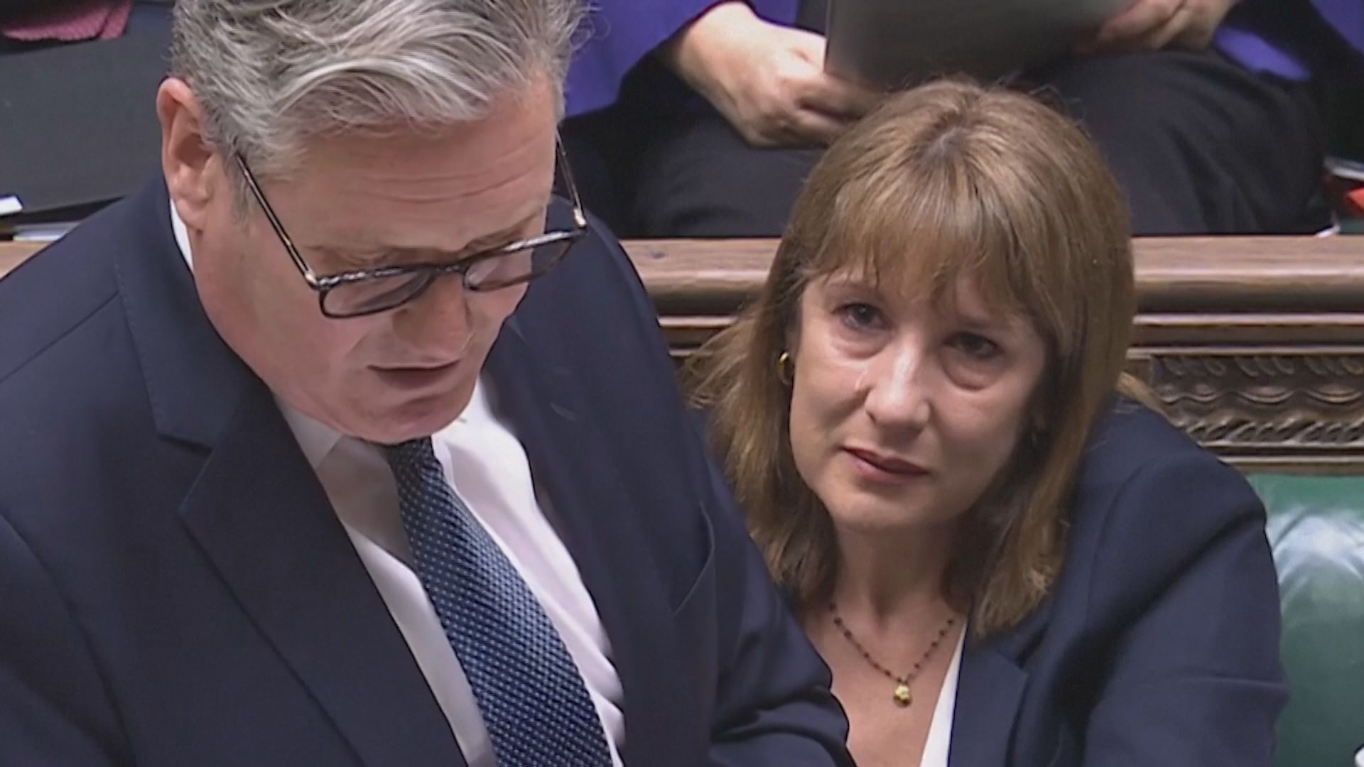 英・リーブス財務相が議会で“涙” ポンドが一時急落するなど金融市場にも影響か | TBS CROSS DIG with Bloomberg