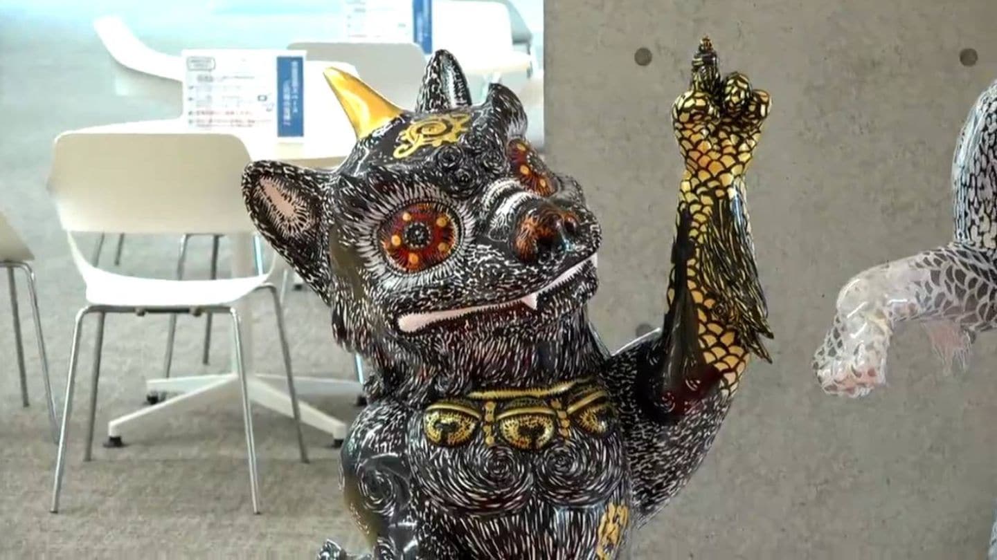 現代アーティスト・小松美羽さんの作品展示 2匹の狛犬「宇宙を見上げよ