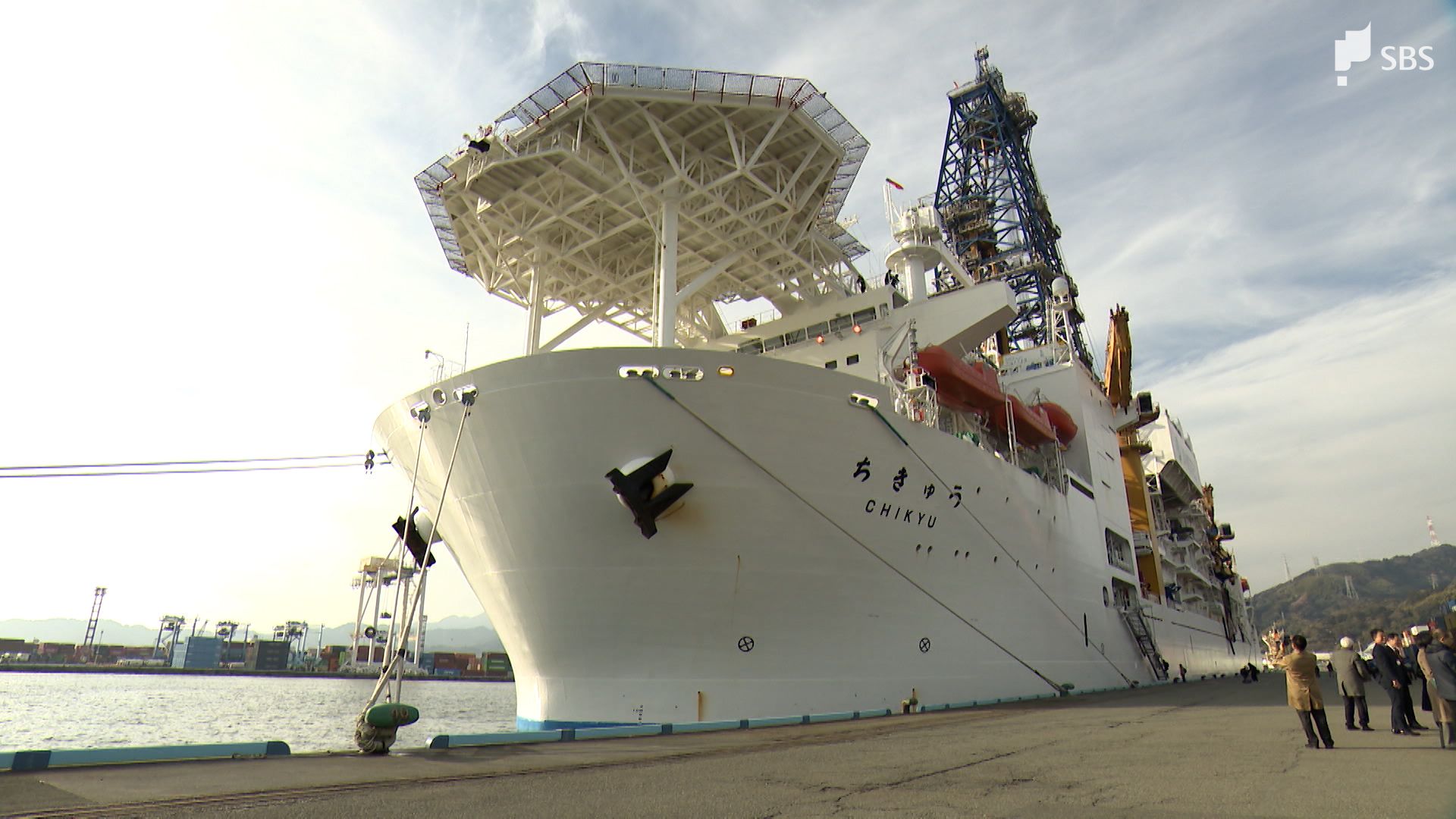 南鳥島のレアアース泥の生産技術の加速化を進めてまいりたい」探査船