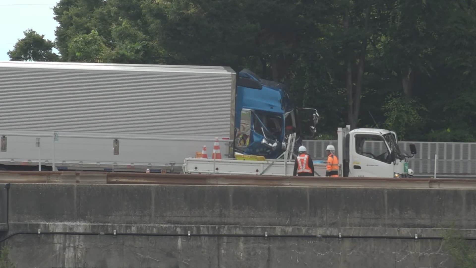 速報】酒気帯びで大型トラック運転、56歳の男を逮捕 北陸道で工事車両