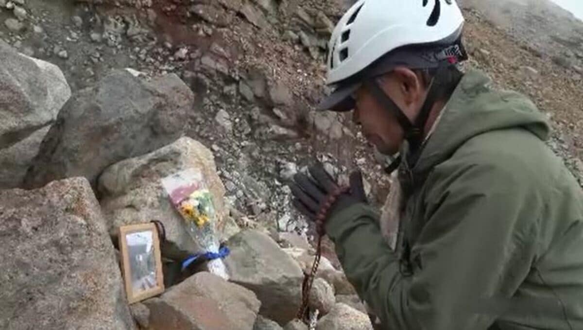 御嶽 山 遺体
