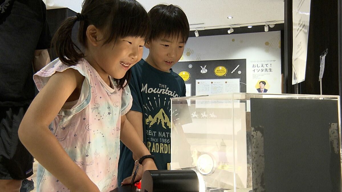 岡山城で「カラクリ サイエンス スクエア」光や鏡が作り出す展示や人間
