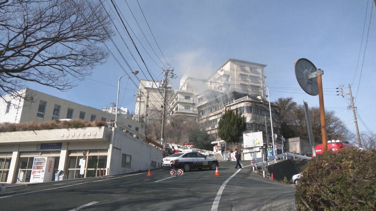 ｢窓から火が出ている｣ ホテルの社員寮で火事 40代男性社員を病院に搬送 愛知･蒲郡市の西浦温泉街