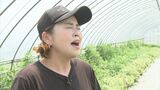 畑に響きわたるパワフルボイス…歌うま農家が作るのは新品種の小玉スイカ|TBS NEWS DIG