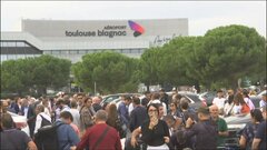 “テロ警戒最高レベル”フランスの複数空港で爆弾騒ぎ　利用客ら避難　ベルサイユ宮殿でも爆弾騒ぎ3回目| TBS CROSS DIG with Bloomberg