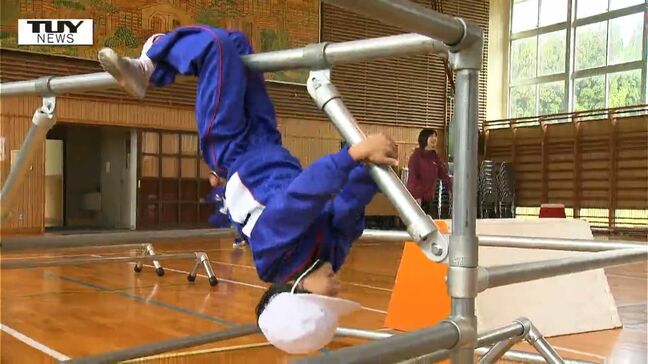 フランス発祥のスポーツ "パルクール" とは？  小学生が自由な発想で障害物を乗り越える！（山形・大石田町）|TBS NEWS DIG