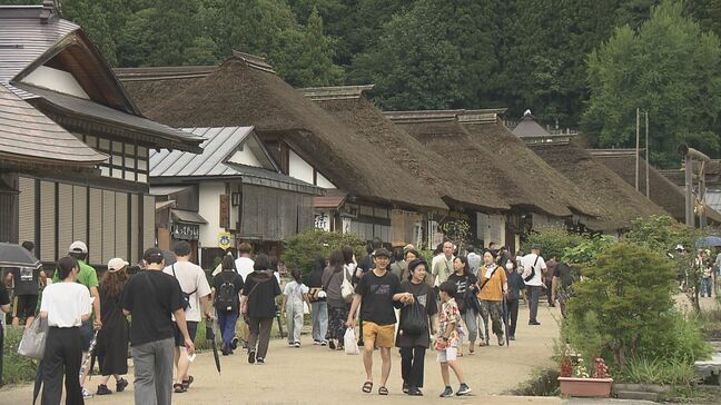 「涼しくて快適」お盆休み、大内宿にぎわう　6日間で3万4000人、雨の日続きやや減少　福島・下郷町|TBS NEWS DIG