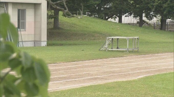 小学校の校庭に『クマ』が出没「クマ1頭がグラウンドを移動している」校内の児童は全員保護者と下校など対応　目撃情報が相次ぐ青森市浪岡|TBS NEWS DIG