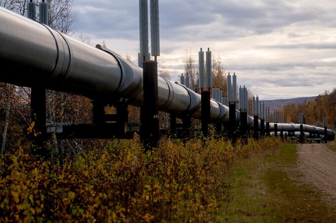 トランプ氏、エネルギー事業の迅速承認を命令－ＡＩ開発競争も意識か