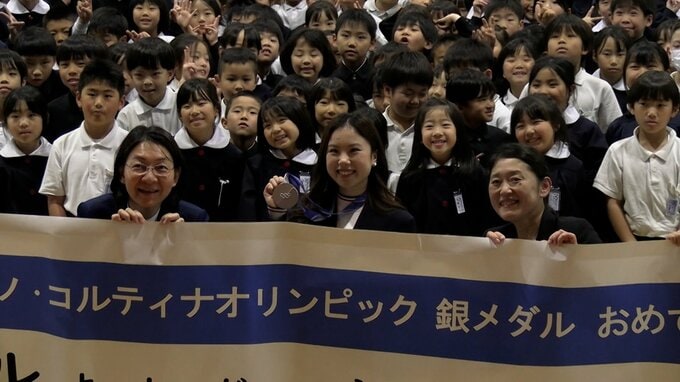 冬季五輪の銀メダリスト・吉田唄菜選手に倉敷市民栄誉賞　母校の小学校を10年ぶりに訪問し児童にメッセージ【岡山】|TBS NEWS DIG