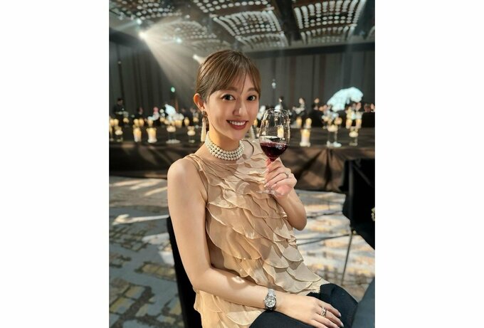 菊地亜美さん　「すこしキレイめにしたい時」　最新投稿で「ドレス姿」を披露|TBS NEWS DIG