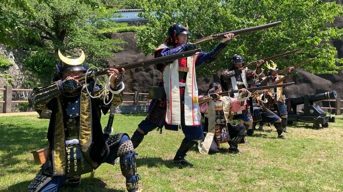 火縄銃や大砲「国崩し」の演武　臼杵城跡で国史跡指定記念イベント　大分|TBS NEWS DIG