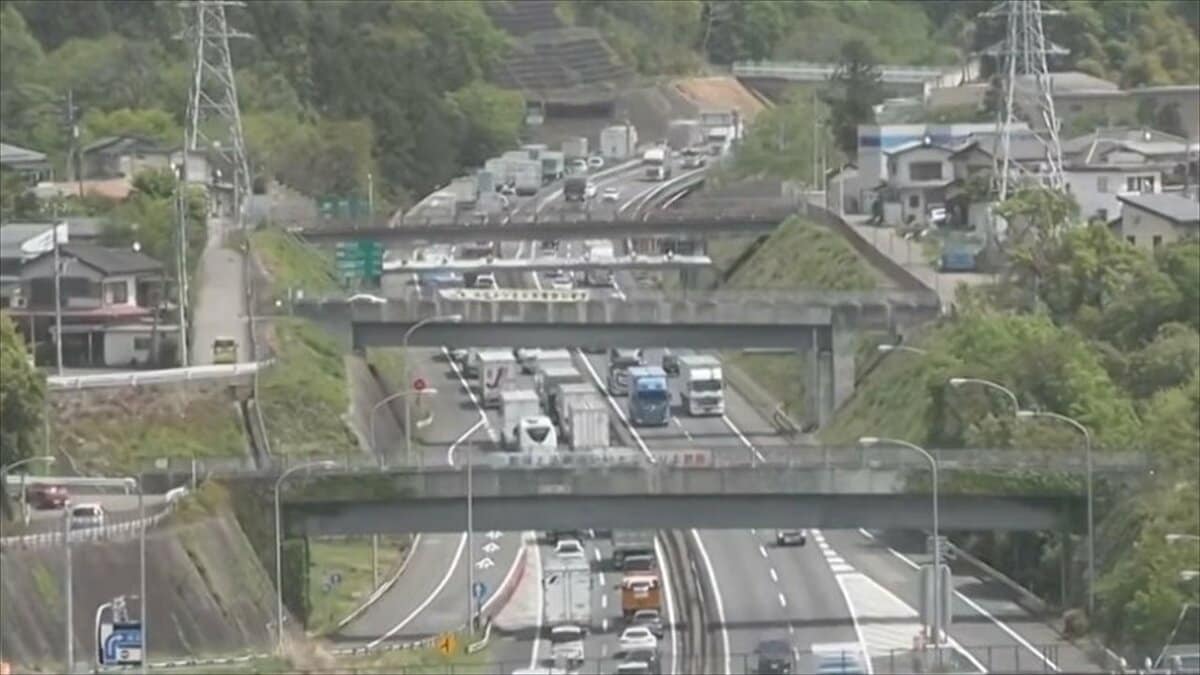 【中央道】上り線・相模湖IC手前でトラック2台の事故　上野原ICまで約6㎞の渋滞　【午前11時40分現在】