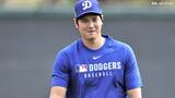 大谷翔平 急遽、自主練習も粋なファンサービス 新戦力とは笑顔で交流 明日13日からバッテリー組キャンプへ|TBS NEWS DIG