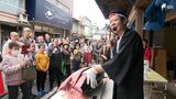 「山でまぐろ祭り」目玉はマグロの解体ショー 自慢の鮮魚で過疎の町を元気に!浜松市最北端の町 個人商店の挑戦 | 静岡のニュース | SBSNEWS | 静岡放送