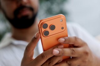 アップル、ガラス仕様のiPhone計画を維持－来年の発売20周年に向け| TBS CROSS DIG with Bloomberg