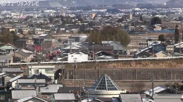 【速報】「アパートの2階から煙が見える」住宅密集地で建物火災　消防車8台出動　午前11時20分現在も活動中　富山・滑川市【情報カメラ】　|　富山のニュース｜天気・防災｜チューリップテレビ