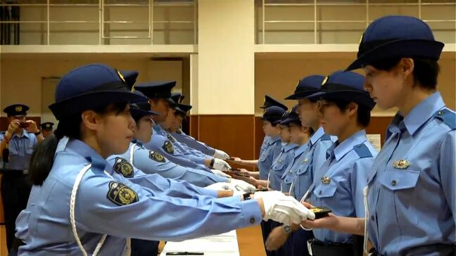 鹿児島県警察学校の学生43人に警察手帳を貸与「身が引き締まる思い」|TBS NEWS DIG