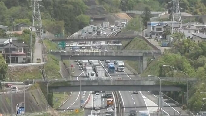 【中央道】上り線・相模湖IC手前でトラック2台の事故　上野原ICまで約6㎞の渋滞　【午前11時40分現在】　|　山梨のニュース | ＵＴＹテレビ山梨