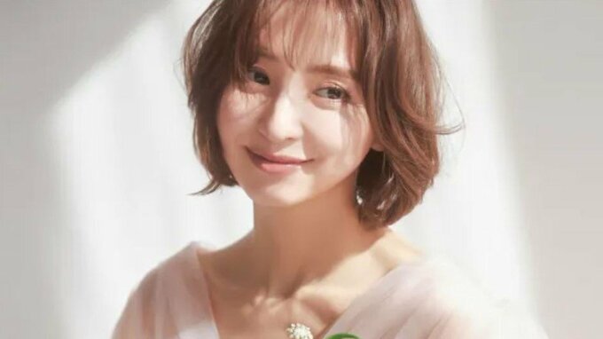 【篠田麻里子】フリーでの芸能活動開始　旧所属事務所「サムデイ」破産を受け　これまでのマネージャー氏と二人三脚|TBS NEWS DIG