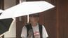 梅雨明けが“お預け”の北陸 石川県内は全観測地点で真夏日で日ざしをよける観光客の姿が目立つ 週明けは猛暑日の見込みで熱中症対策を　|　石川県のニュース｜MRO北陸放送