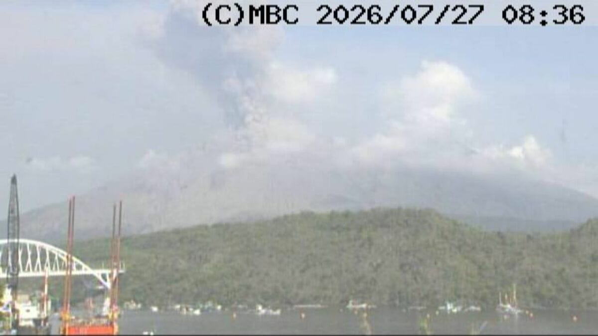桜島で噴火相次ぐ、噴煙最高1600m　火口から西・鹿児島市街地方向に降灰予想