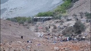 南米ペルー　バスが渓谷に200メートル以上転落　37人が死亡| TBS CROSS DIG with Bloomberg