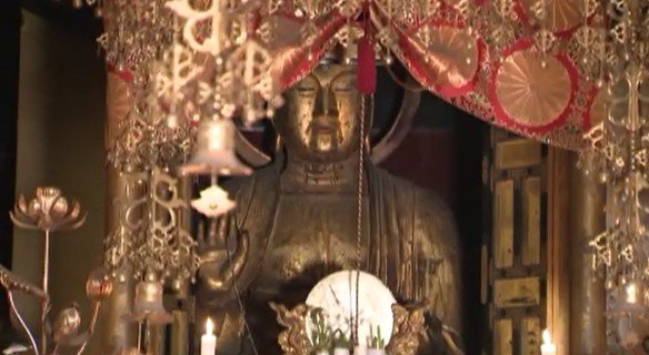 12年に一度の御開帳始まる 上田市の信濃国分寺 薬師如来像と結ばれた開帳柱に触れ無病息災を願う 長野|TBS NEWS DIG