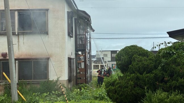 【詳報】「アパートの部屋が燃えている」青森市浜田玉川の住宅街でアパートが焼ける火事 約3時間後に鎮火 けが人なし「窓から火が出て、ガラスが割れて…」|TBS NEWS DIG