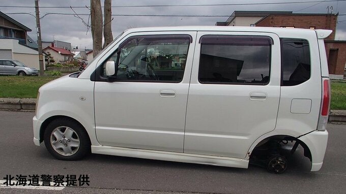 【タイヤ脱落】軽乗用車から左後輪1本…去年9月運転手自ら装着のスタッドレス「ぐらつきを感じたが注意しながら走っていた」ナットが緩んだか　北海道士別市|TBS NEWS DIG