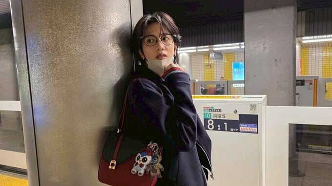 【 志尊淳 】　駅ホームの私服ショットにファン騒然　「こんなイケメン電車乗ってきたらガン見するわい」「電車乗るなんて…東京引っ越そうかしら」|TBS NEWS DIG