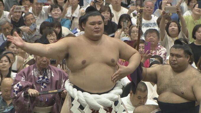 一瞬後ろ向きで“ヒヤリ”の大の里 それでも落ち着いて若元春を圧倒し勝ち越し決める 大相撲秋場所9日目|TBS NEWS DIG