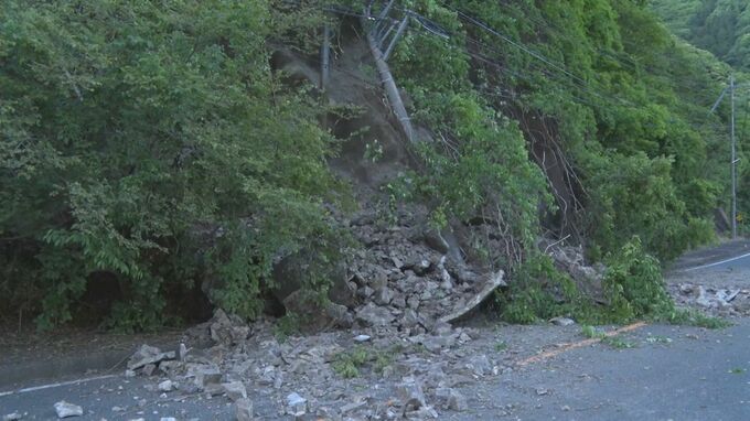 「大きな石が土砂崩れか何かで落ちてきている」一体何が…国道で土砂崩れが発生　通行止め　島根県・江津市　|　BSSニュース | BSS山陰放送