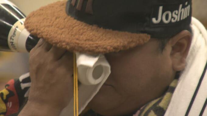 富山では“あの人”を胴上げ 阪神日本一で男泣き！ビールかけ！まるで本拠地のような盛り上がり… 富山|TBS NEWS DIG