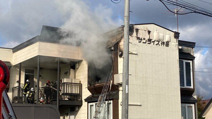 【速報】アパート火災で2人死傷　住人とみられる男性死亡　2階の部屋にいた20代女性けが　北海道旭川市　|　北海道のニュース｜HBC北海道放送