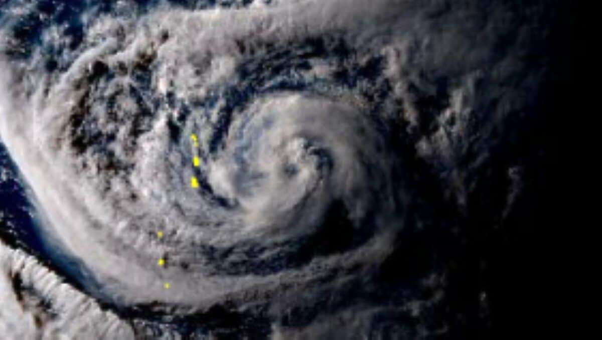 台風情報】“台風の目”がくっきり… 1日～2日頃に関東接近か 大型で