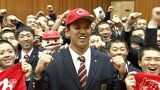 【ドラフト】広島5位指名の身長2ｍ右腕、千葉学芸高校・菊地ハルン「これからも野球で恩が返せるように」|TBS NEWS DIG