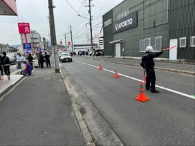 「ブレーキとアクセルを踏み間違えた」横断歩道を渡っていた高校生（15）と中学生（13）をはねる事故　高校生が重体　車を運転していた76歳の男を逮捕　広島|TBS NEWS DIG