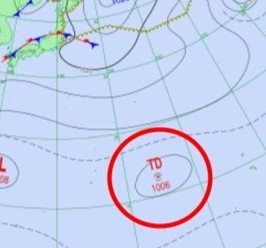 【気象情報】“台風のたまご”＝熱帯低気圧が南の海上で発生へ【23日までの雨風シミュレーション】　熱帯低気圧を示す「TD」の記号が13日午後9時の予想天気図に　長期予想には「気になる渦」も…|TBS NEWS DIG