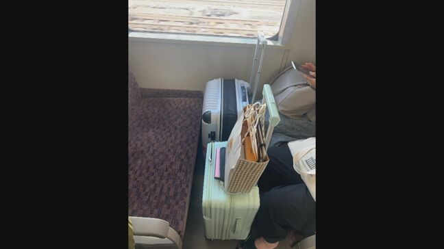 電車の4人用座席…足元に「スーツケース」2つ置かれ、向かいの座席に座れず困惑 GW移動時に気を付けたい電車内での荷物の置き方・持ち方のルールは?|TBS NEWS DIG