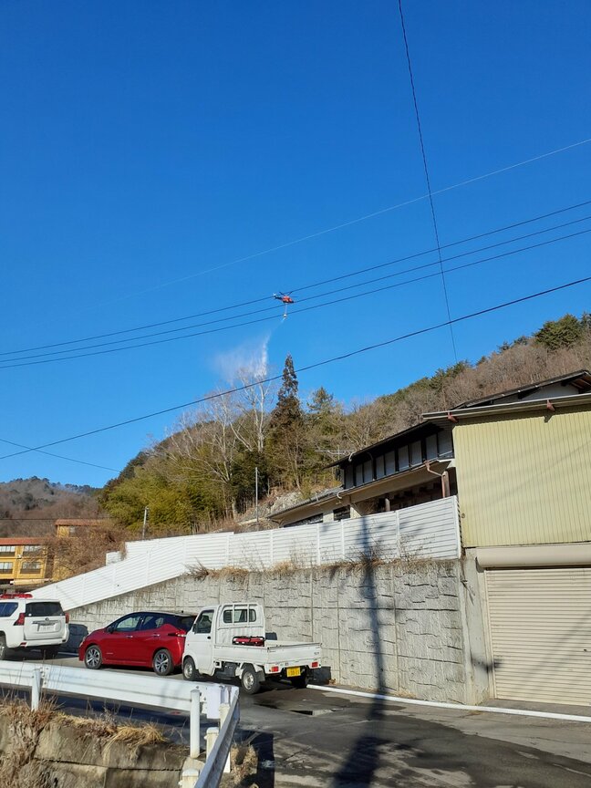 消火活動続く　上田市の「鹿教湯温泉」近くで発生した山林火災　たき火の火が燃え広がる|TBS NEWS DIG