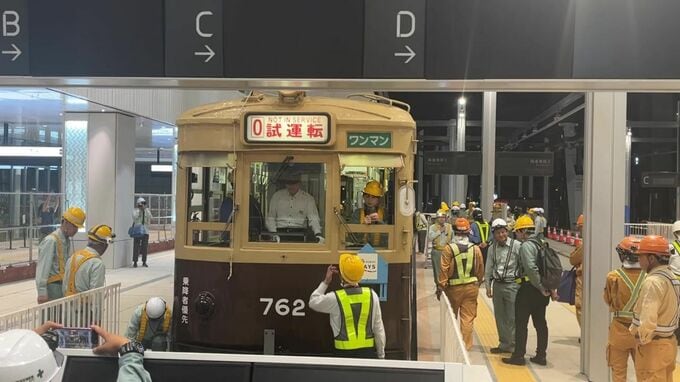 「感無量。開業を迎える第一歩になった」広島駅に初めて路面電車が乗り入れ　広島電鉄の新ルートで試運転　偶然居合わせた人は「歴史的瞬間に立ち会えた」　開業は8月3日|TBS NEWS DIG