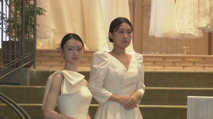 石川県白山市の伝統工芸「牛首紬」のウエディングドレスがお披露目|TBS NEWS DIG